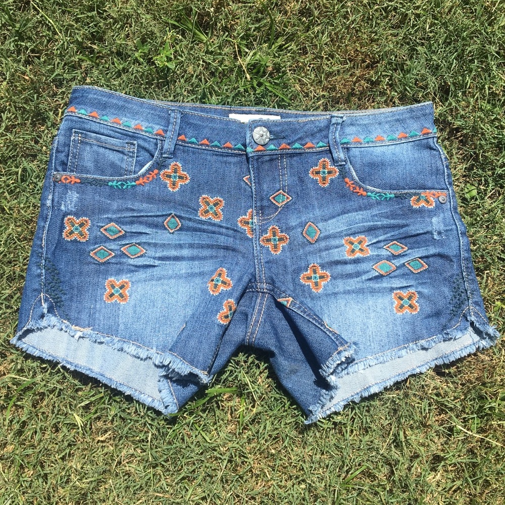 Rue21 embroidered denim shorts